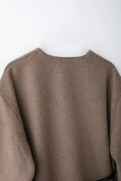 Soft V-Neck Wrap – Clean Lines, Refined Finish